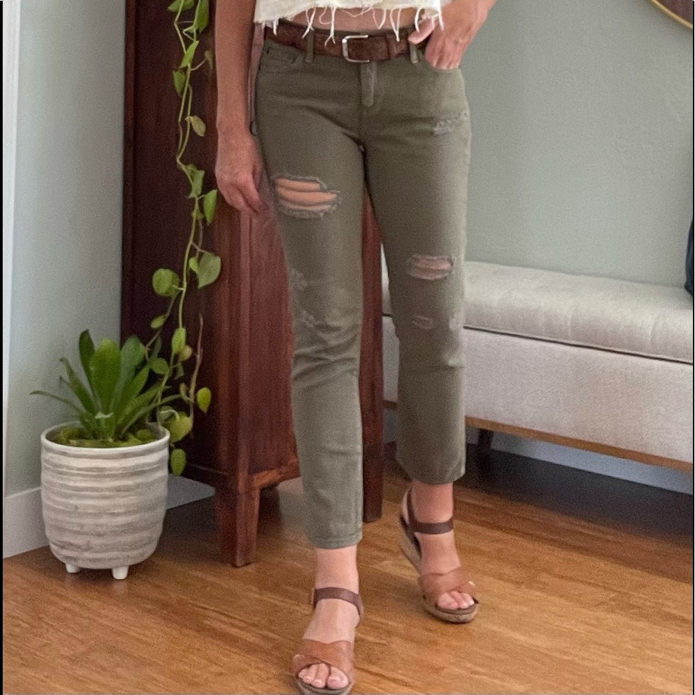 Gap Girlfriend army green distressed ankle jeans, size 29r